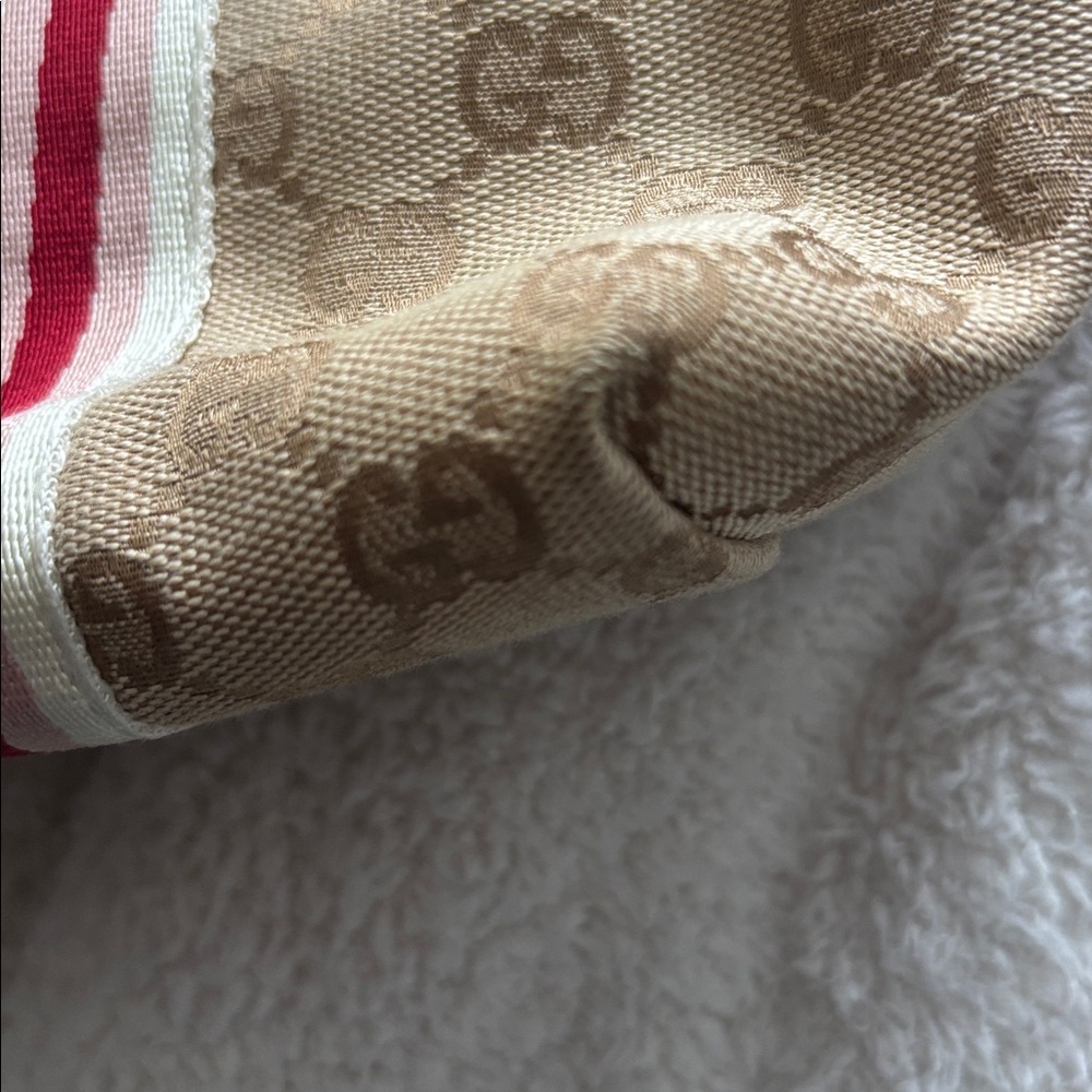 Gucci Beige and White Tote Bag with Starfish Charm EUC! - Picture 12 of 14